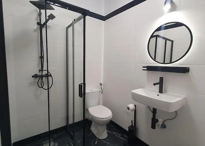 Проживання в сім'ї & De'gorska *